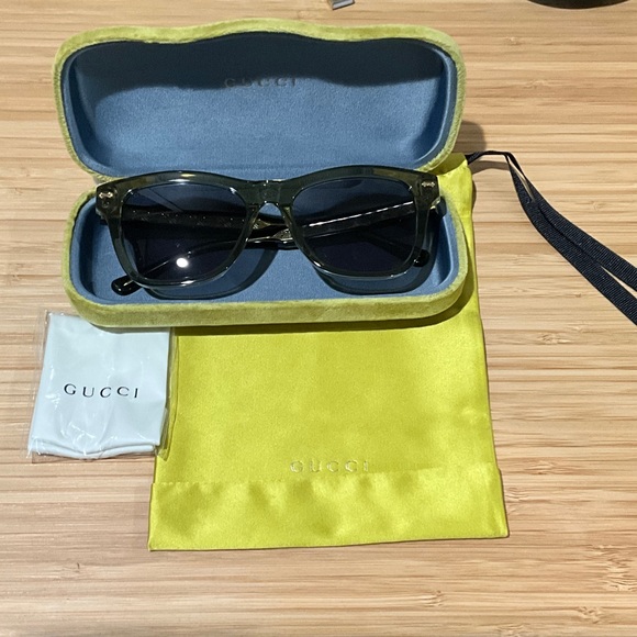 Gucci greenish|grey frame Sunglasses with green Case - Picture 1 of 6